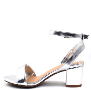 NEW White Mountain Erika Silver Metallic Low Block Heel Size 7